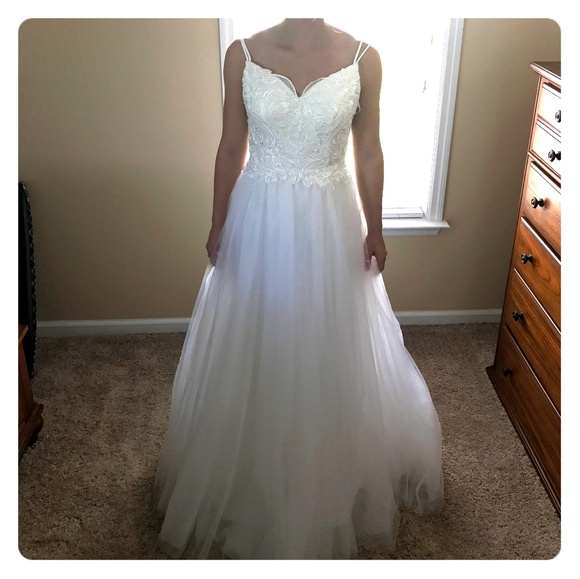 Dresses & Skirts - Wedding Dress